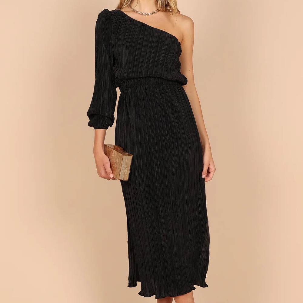 Petal & Pup Black One-Shoulder Dress